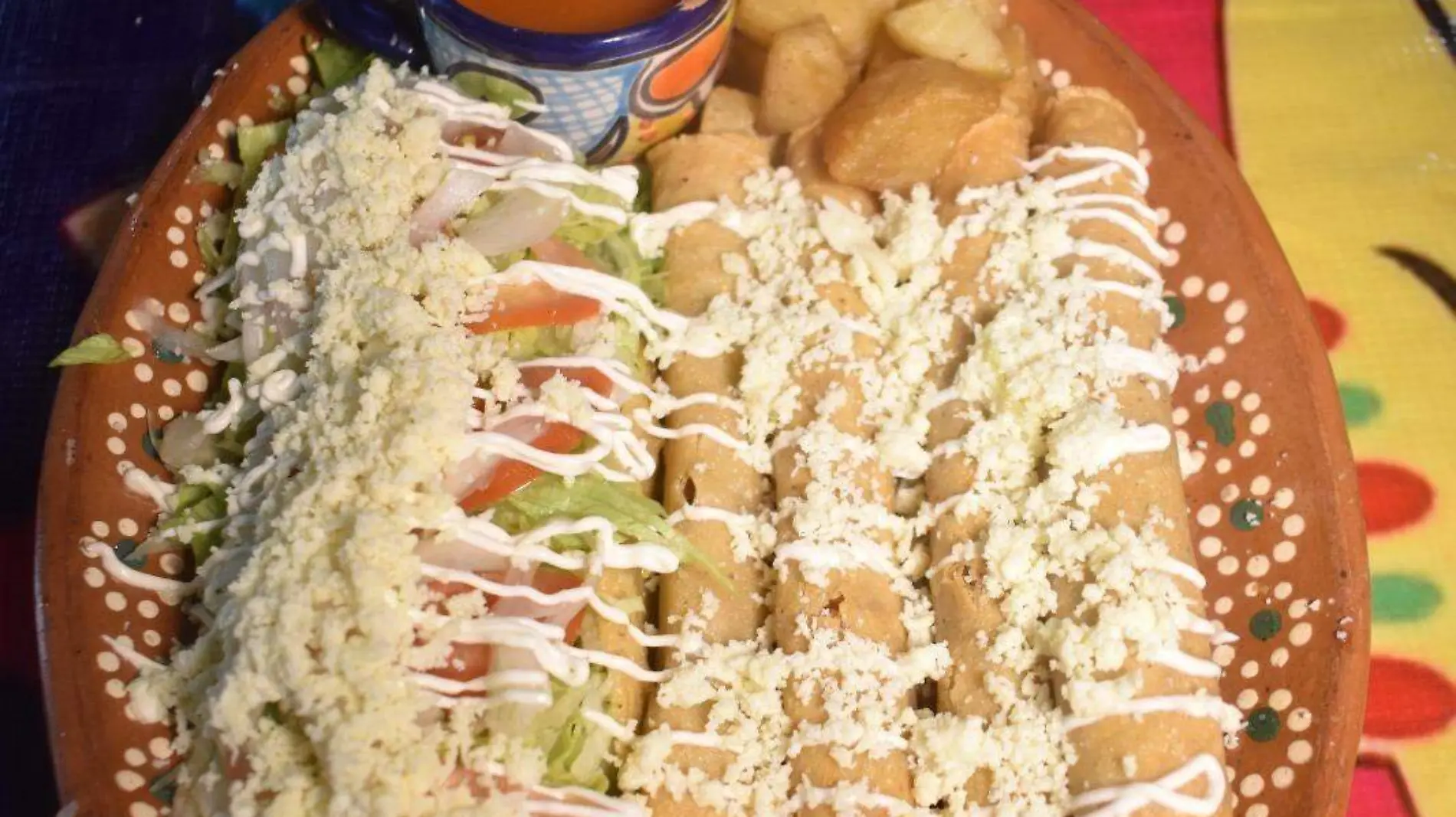 Unas buenas flautas con crema, queso y aguacate no pueden faltar entre los clásicos de esta temporada